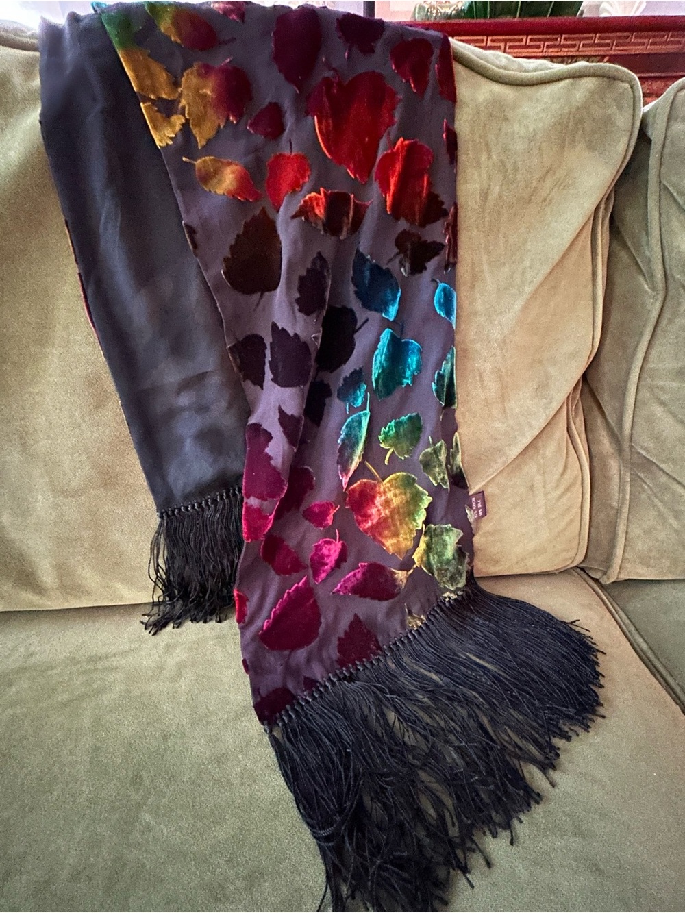 Multicolor Velvet Leaf Pattern Scarf